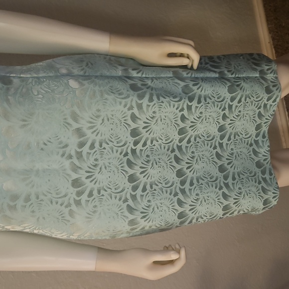 CONNECTED APPAREL Icy Blue Sleeveless Floral Jacquard Keyhole Sheath Dress - Picture 6 of 9